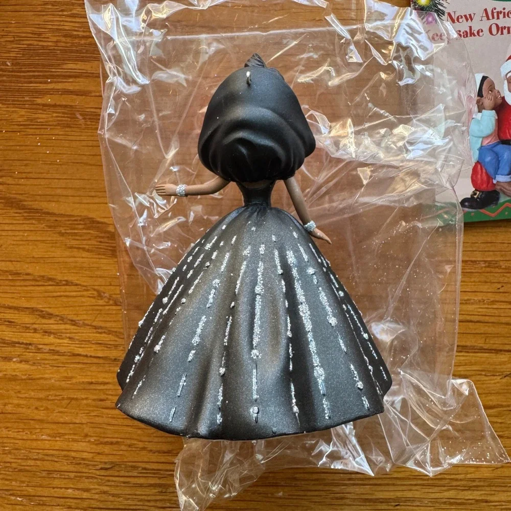 Hallmark‎ Ornament African American Holiday Barbie 1998 New Collector Series